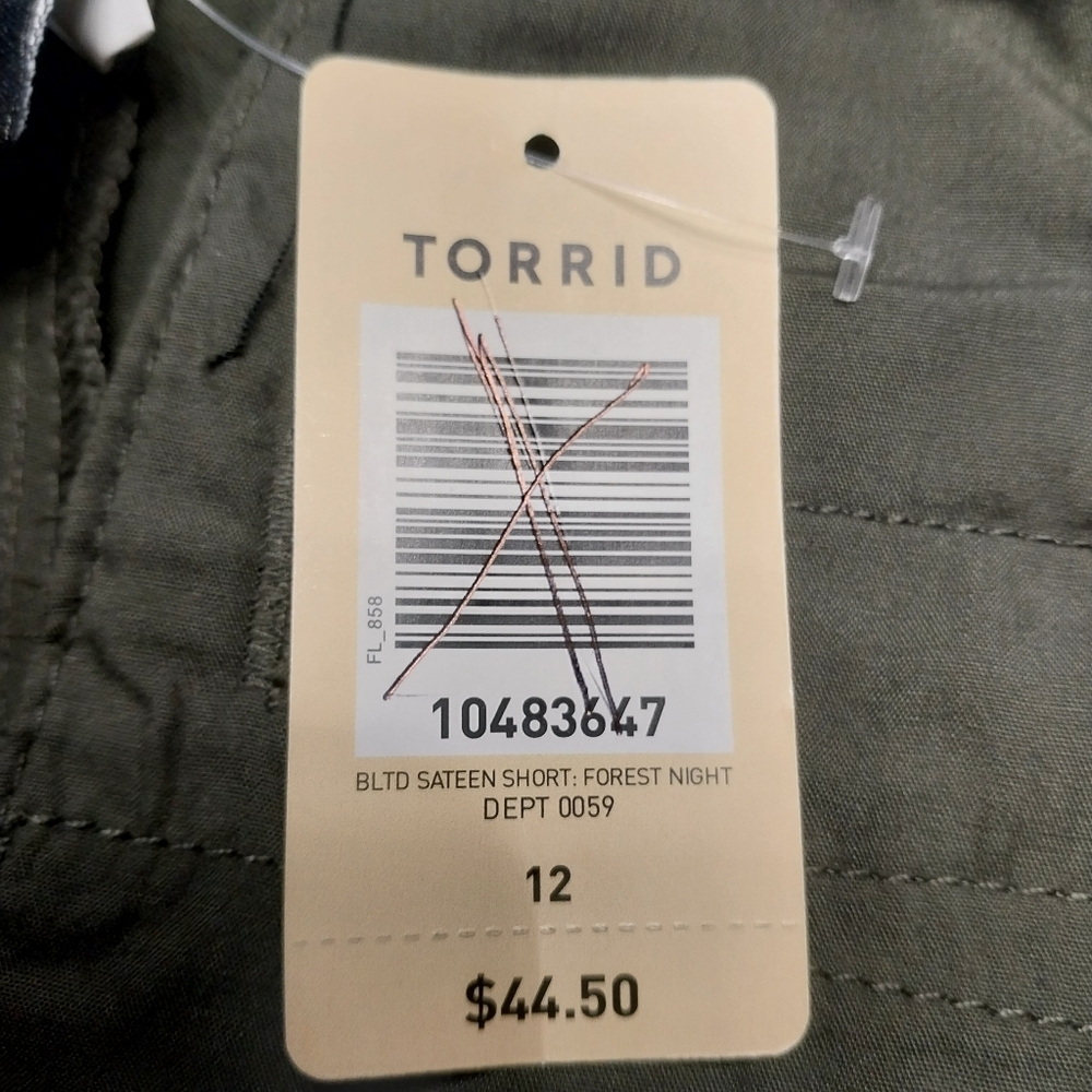 Torrid NWT Women's Belted Sateen 5" Cuffed Shorts Sz 12 Green Stretchy Mid-Rise - Picture 9 of 10